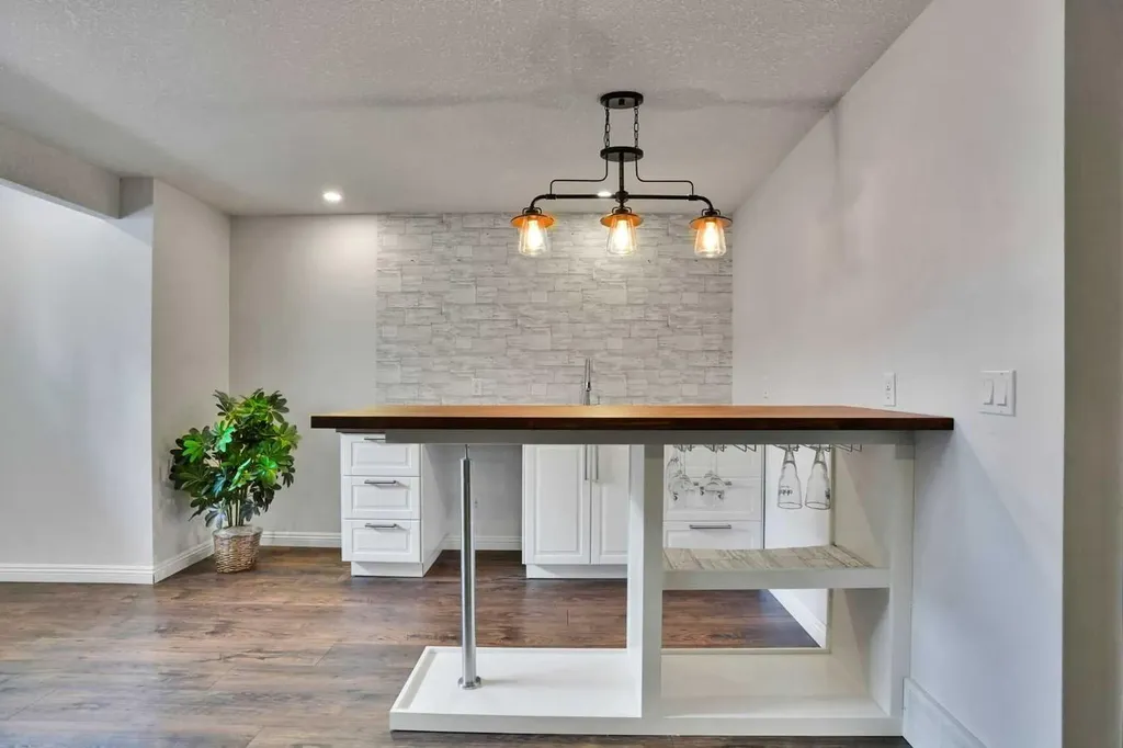 212 Everbrook Way SW Calgary AB T2Y 0E8