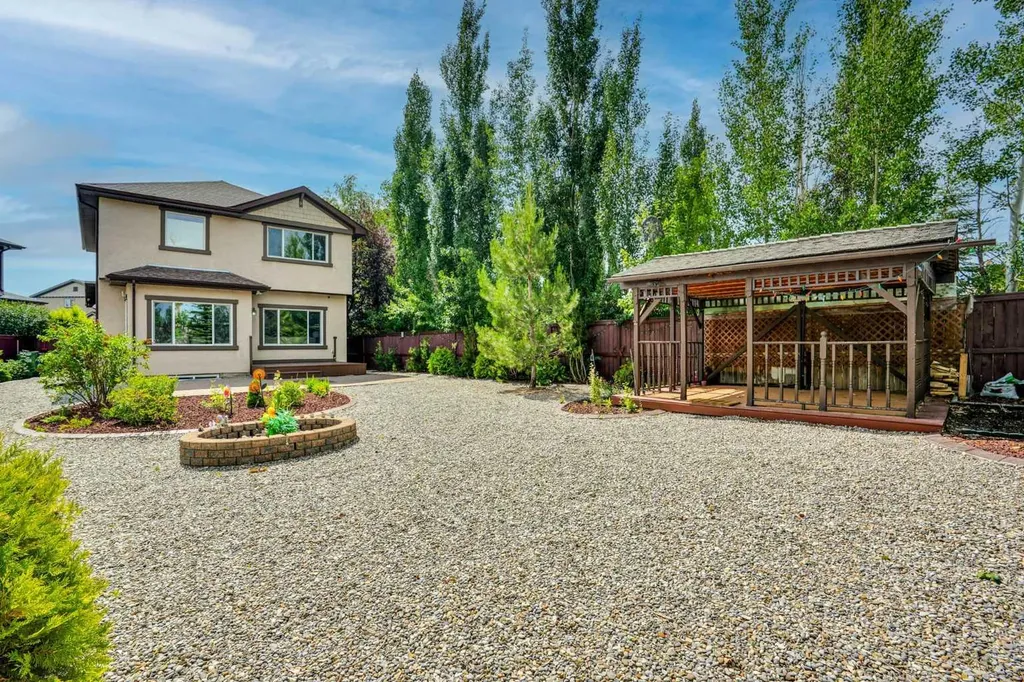 212 Everbrook Way SW Calgary AB T2Y 0E8