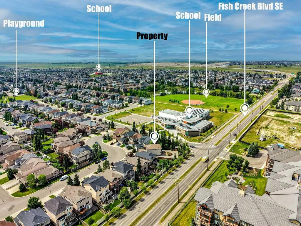 212 Everbrook Way SW Calgary AB T2Y 0E8