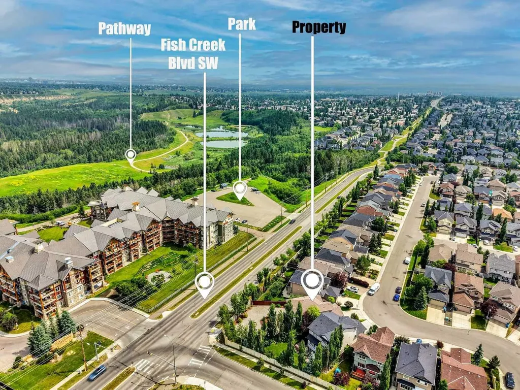 212 Everbrook Way SW Calgary AB T2Y 0E8