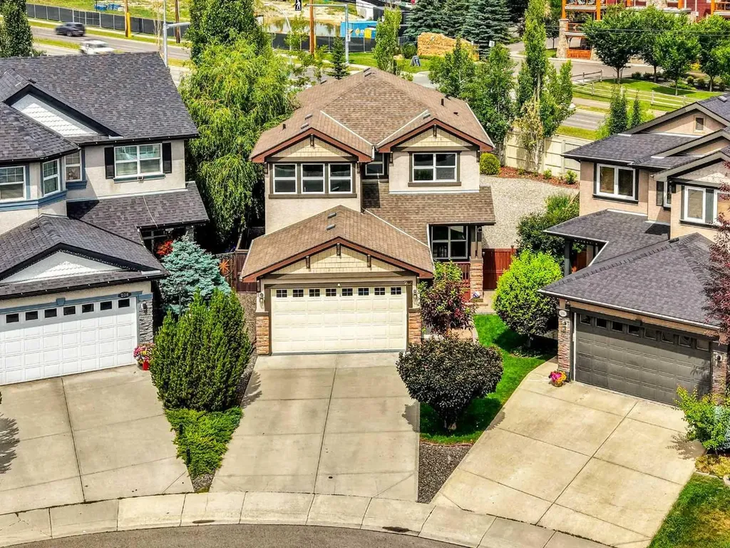 212 Everbrook Way SW Calgary AB T2Y 0E8