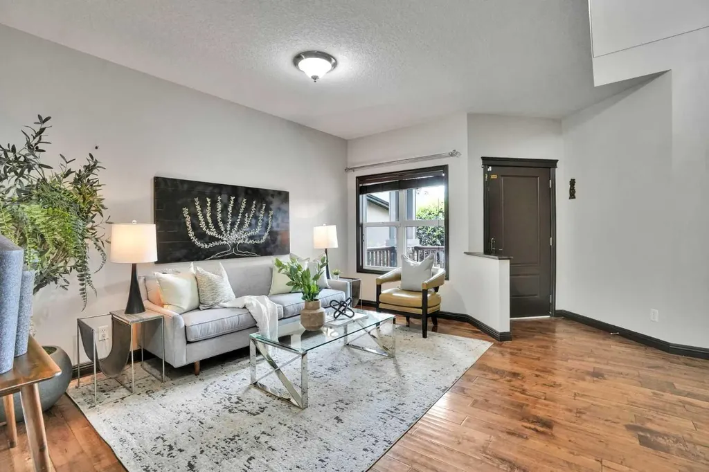 212 Everbrook Way SW Calgary AB T2Y 0E8