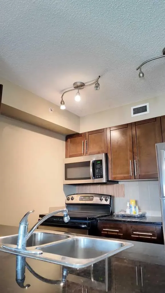 7110 80 Avenue NE Calgary AB T3J0N4
