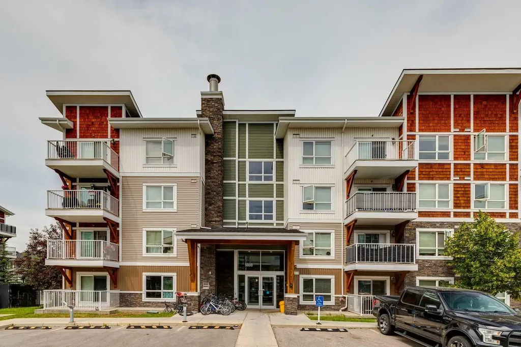 302 Skyview Ranch Drive NE Calgary AB T3N 0P5