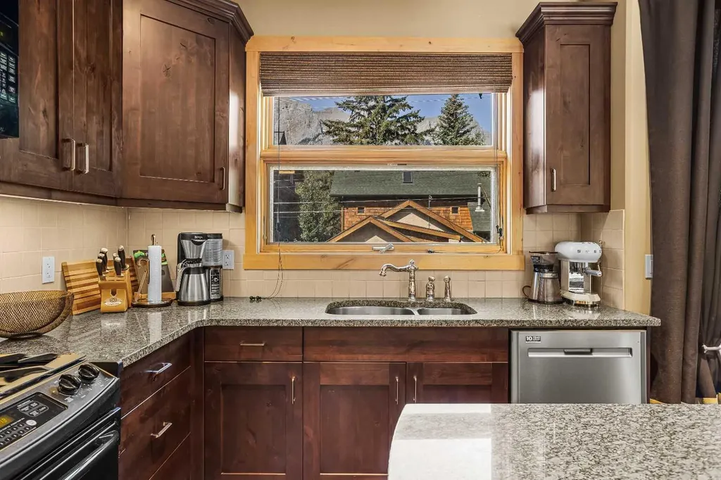 516 8th Avenue Canmore AB T1W2E3