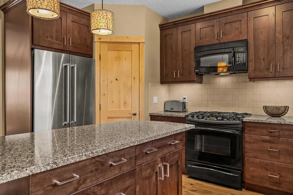 516 8th Avenue Canmore AB T1W2E3