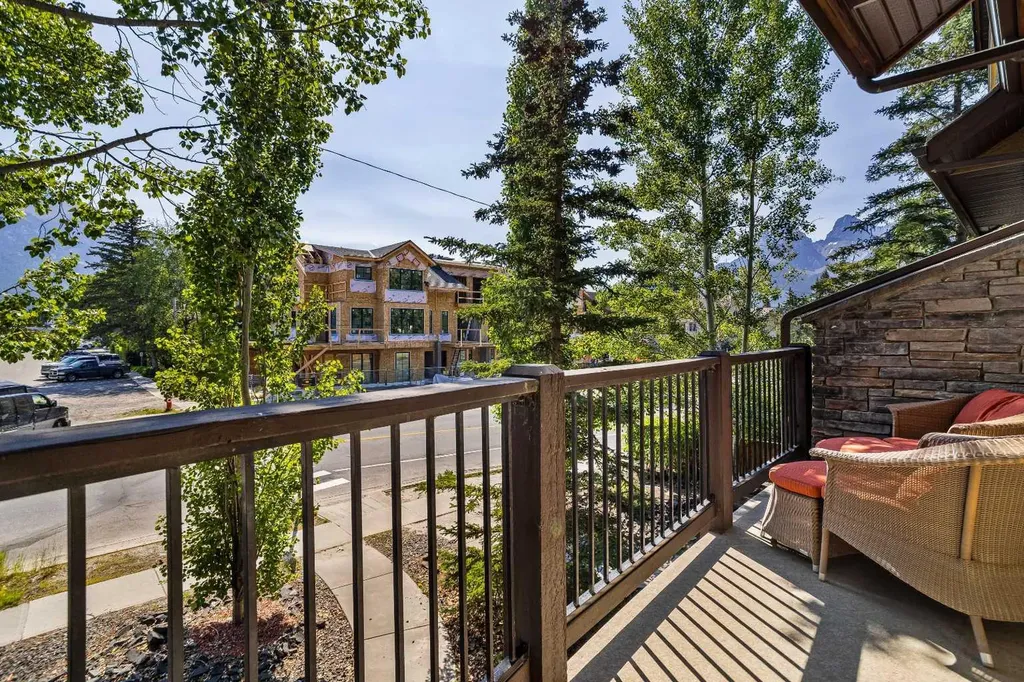 516 8th Avenue Canmore AB T1W2E3