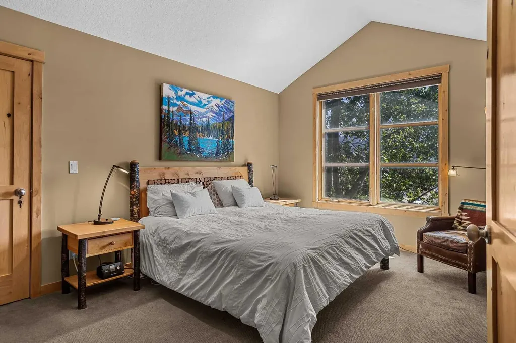516 8th Avenue Canmore AB T1W2E3