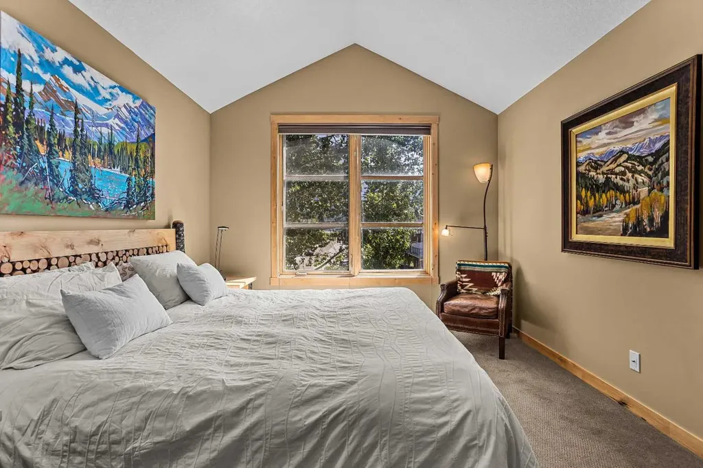 516 8th Avenue Canmore AB T1W2E3