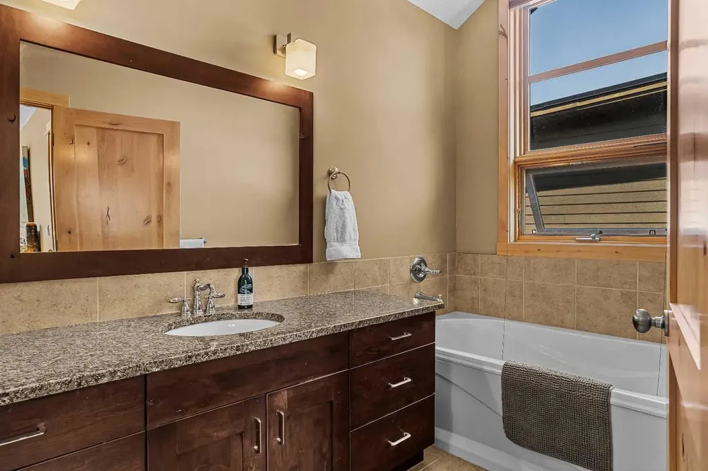 516 8th Avenue Canmore AB T1W2E3