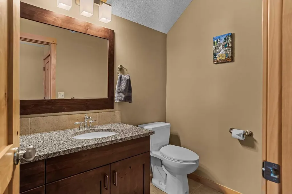 516 8th Avenue Canmore AB T1W2E3