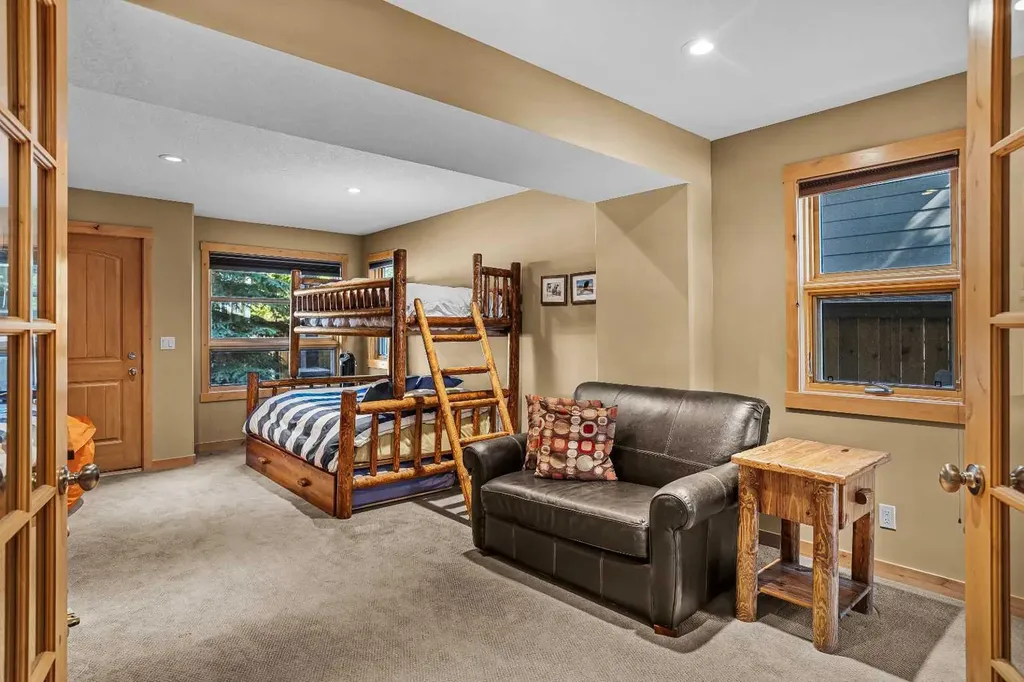 516 8th Avenue Canmore AB T1W2E3
