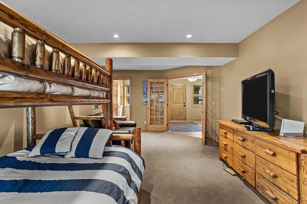 516 8th Avenue Canmore AB T1W2E3
