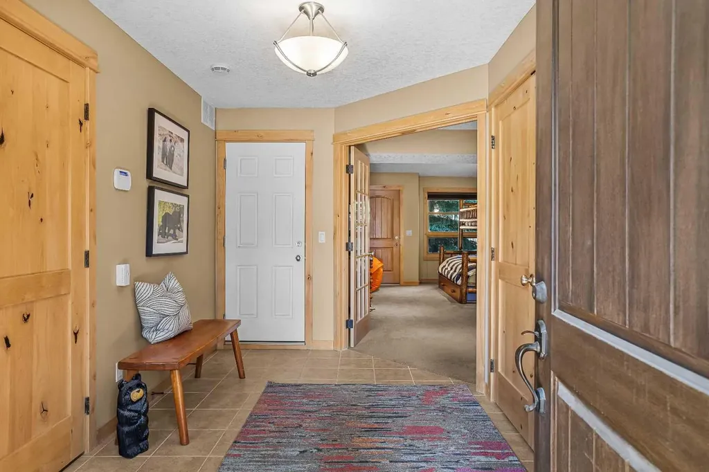 516 8th Avenue Canmore AB T1W2E3