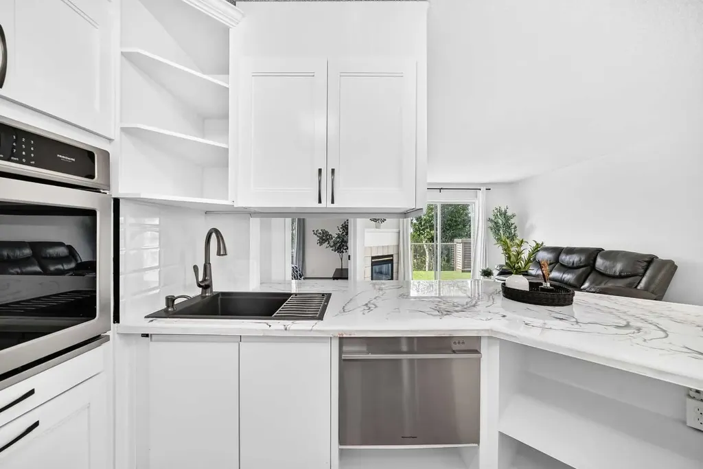 4000 Somervale Court SW Calgary AB T2Y4J3