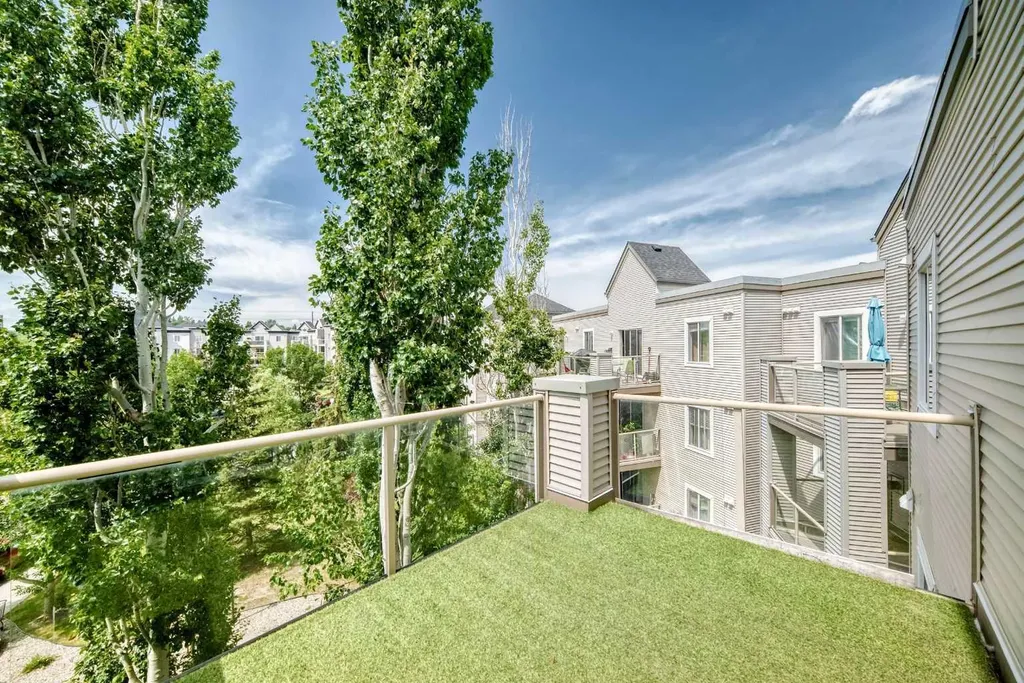 4000 Somervale Court SW Calgary AB T2Y4J3