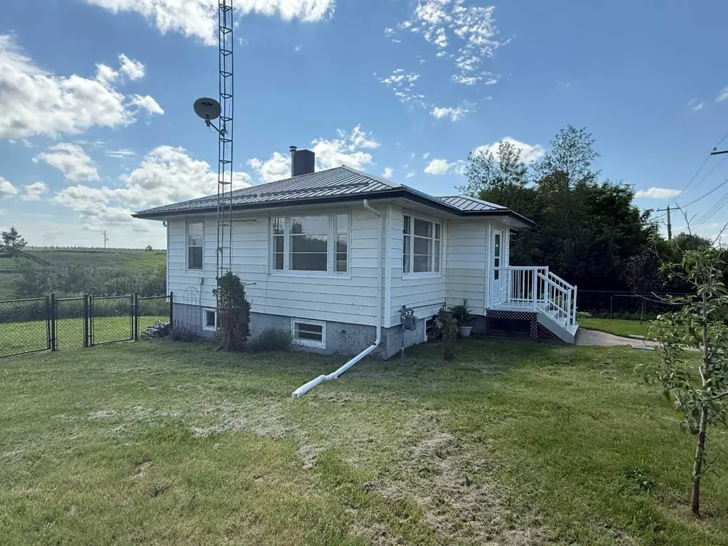5005 47 Avenue Myrnam AB T0B3K0