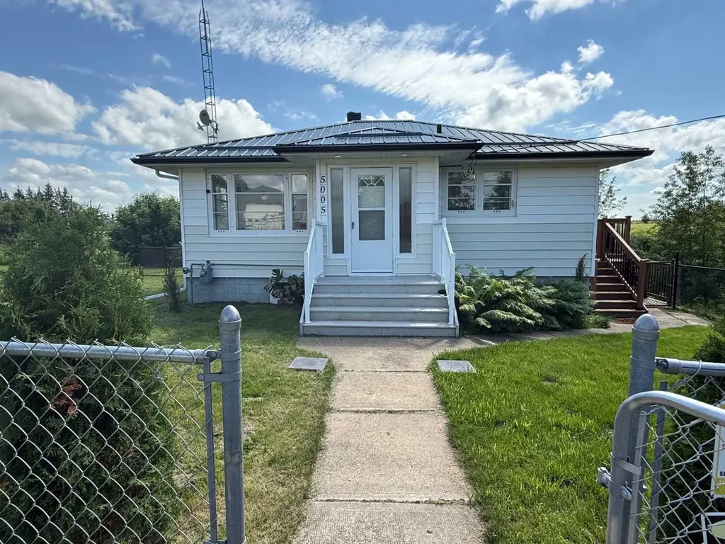 5005 47 Avenue Myrnam AB T0B3K0