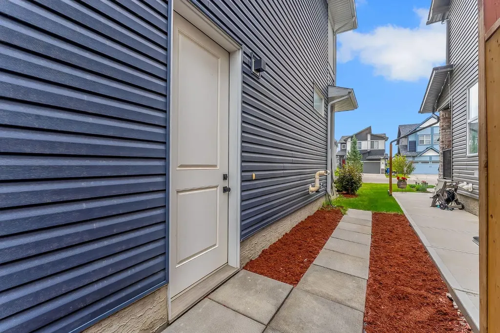 45 Carringsby Landing NW Calgary AB T3P1L9