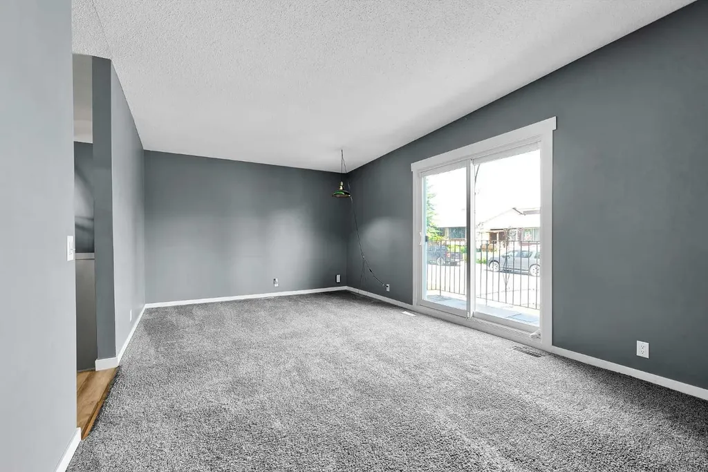 435 Pinehill Road NE Calgary AB T1Y2W6