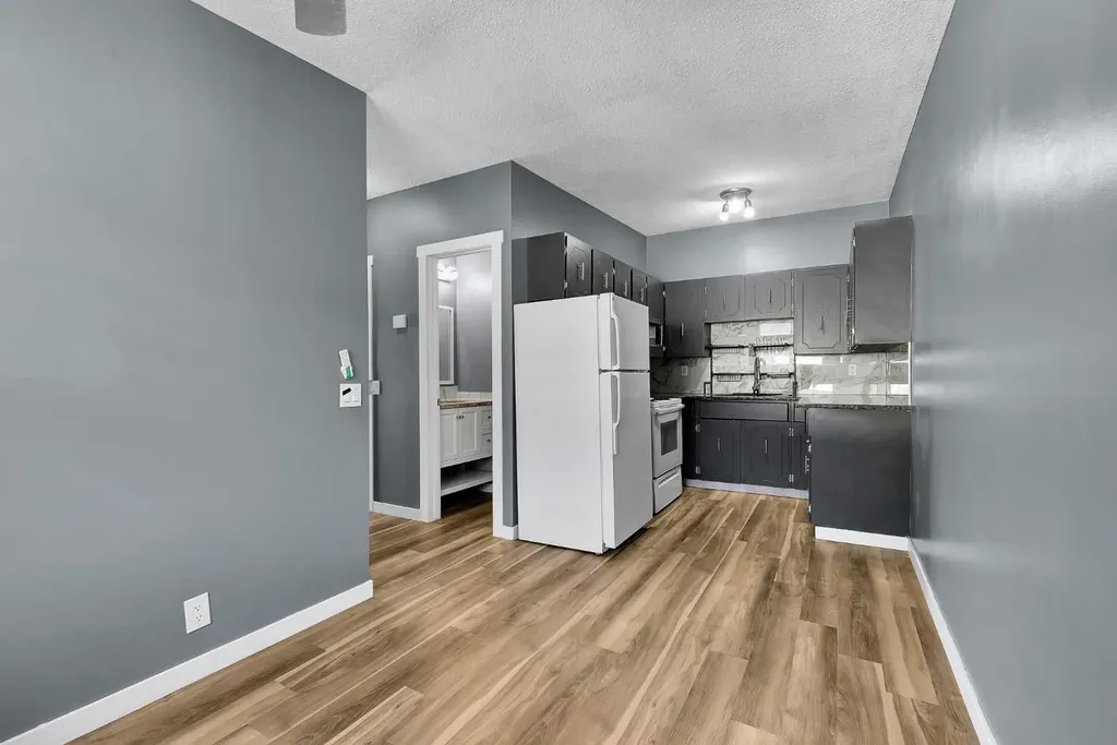 435 Pinehill Road NE Calgary AB T1Y2W6