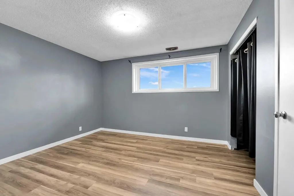 435 Pinehill Road NE Calgary AB T1Y2W6