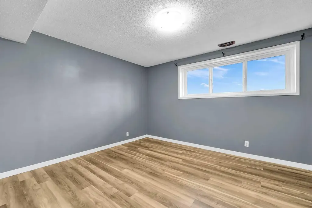 435 Pinehill Road NE Calgary AB T1Y2W6