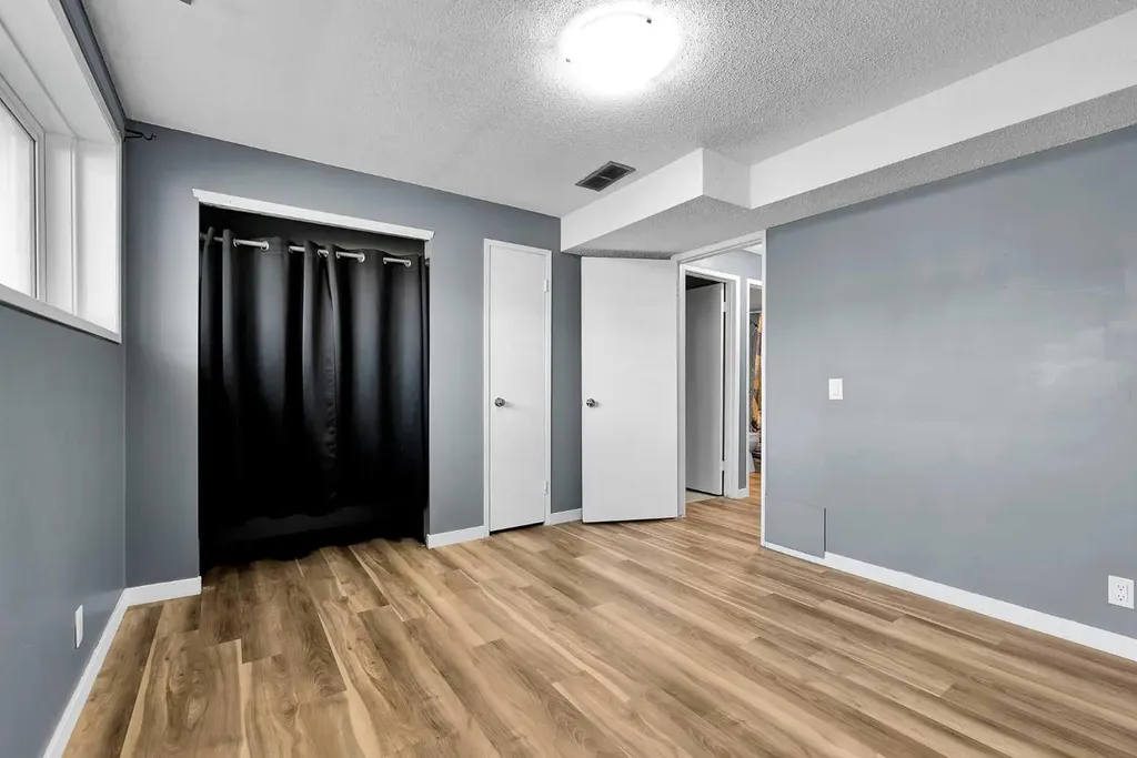 435 Pinehill Road NE Calgary AB T1Y2W6
