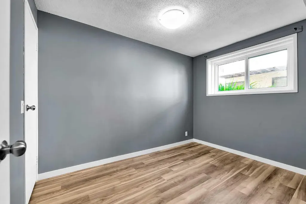 435 Pinehill Road NE Calgary AB T1Y2W6
