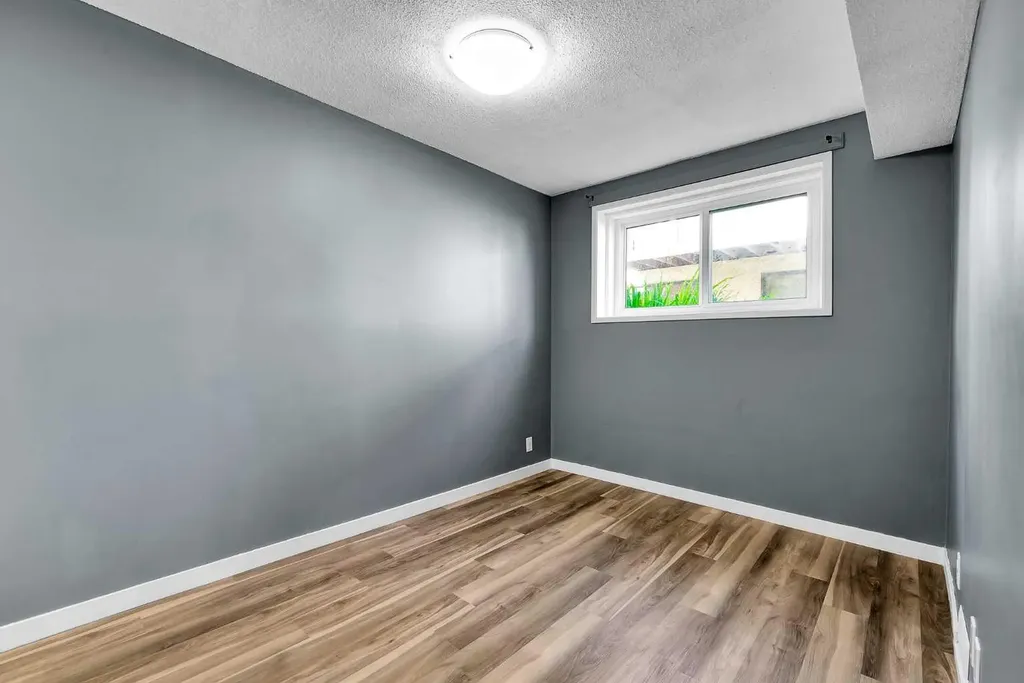 435 Pinehill Road NE Calgary AB T1Y2W6