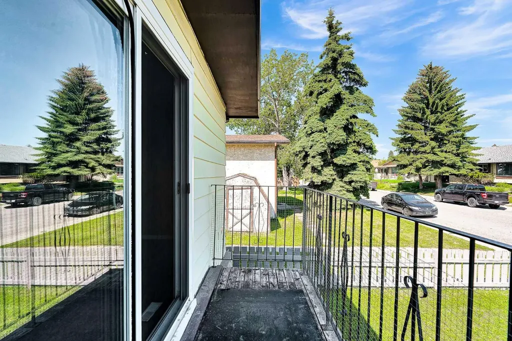 435 Pinehill Road NE Calgary AB T1Y2W6
