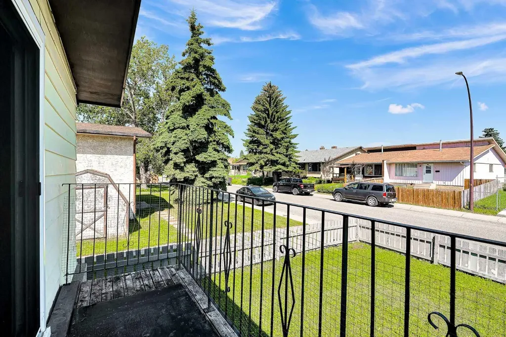 435 Pinehill Road NE Calgary AB T1Y2W6