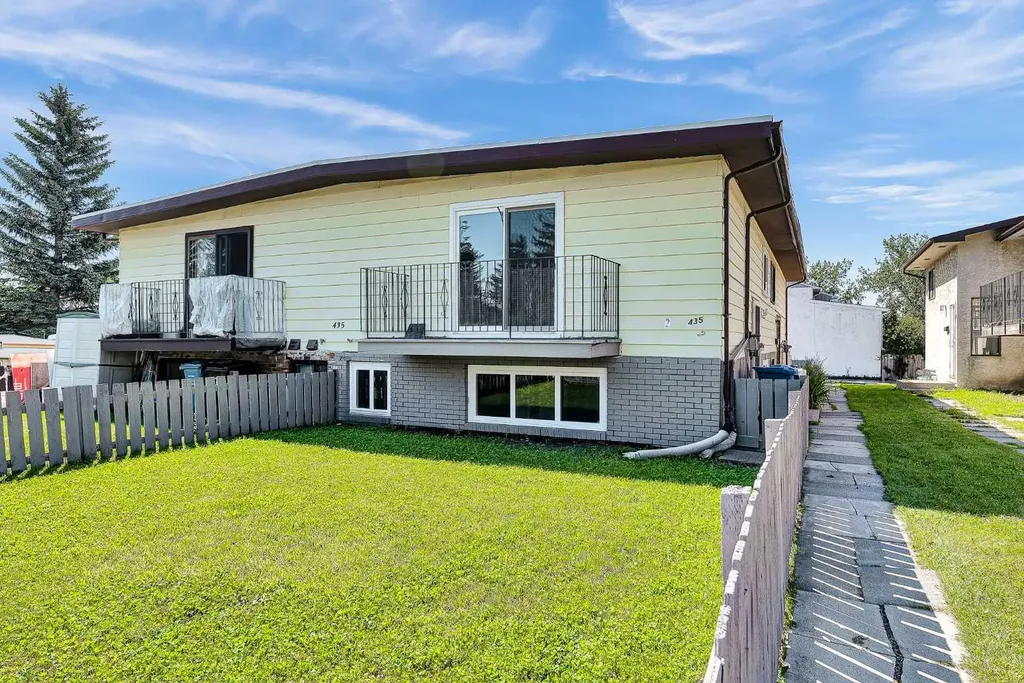 435 Pinehill Road NE Calgary AB T1Y2W6