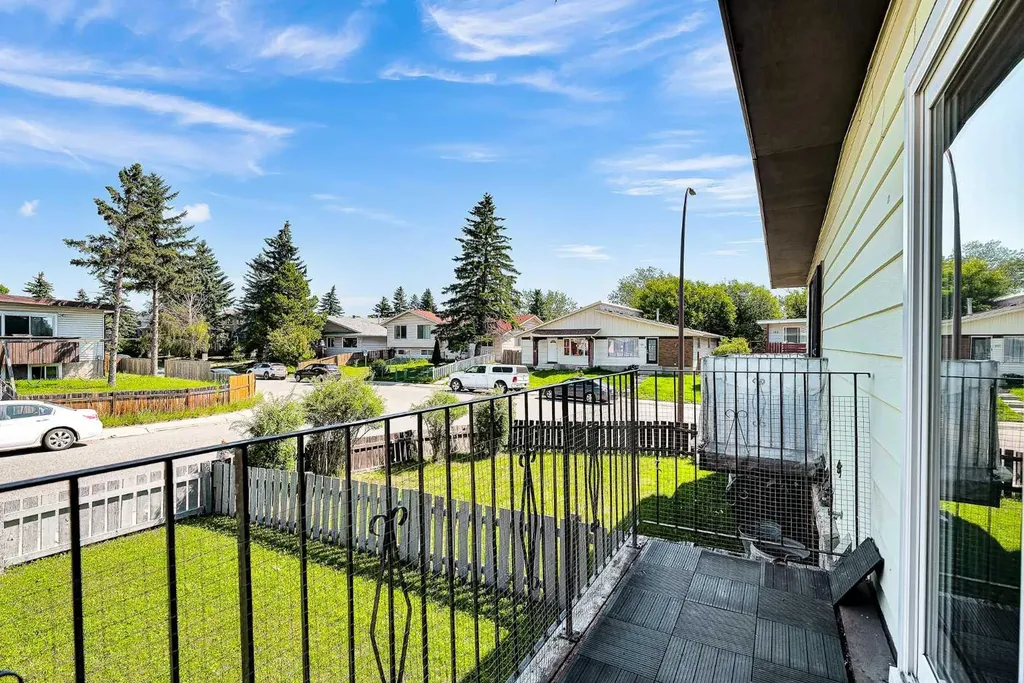 435 Pinehill Road NE Calgary AB T1Y2W6