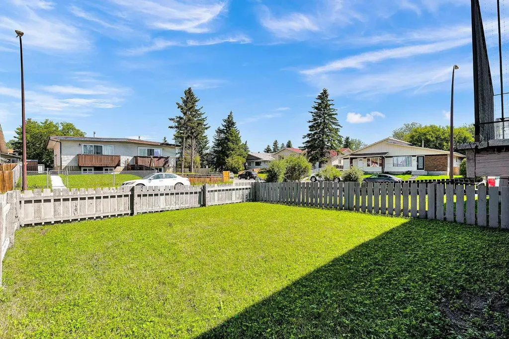 435 Pinehill Road NE Calgary AB T1Y2W6
