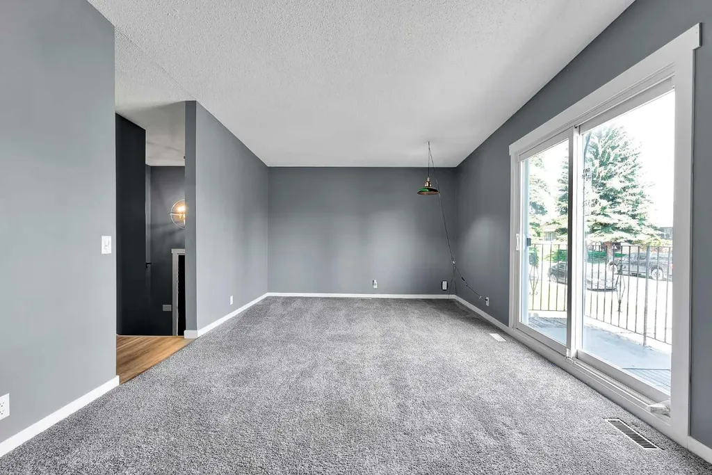 435 Pinehill Road NE Calgary AB T1Y2W6