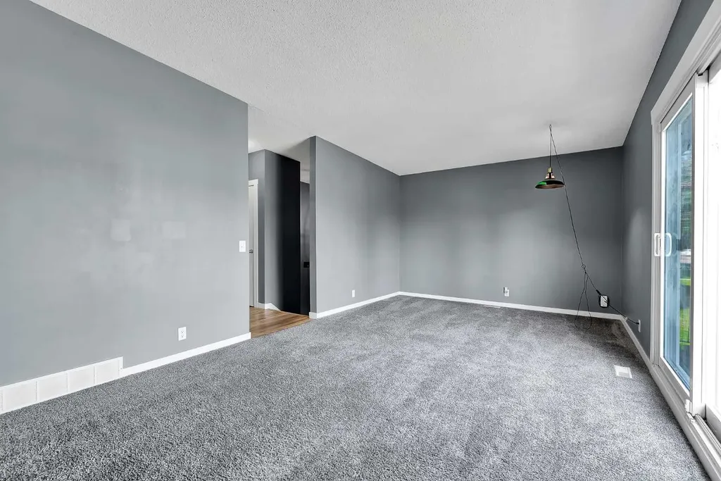 435 Pinehill Road NE Calgary AB T1Y2W6