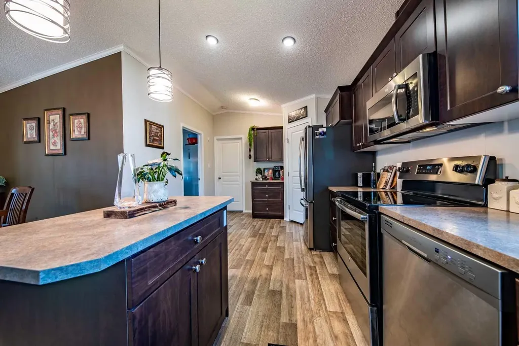 84 Avenue Grande Prairie AB T8W0M4