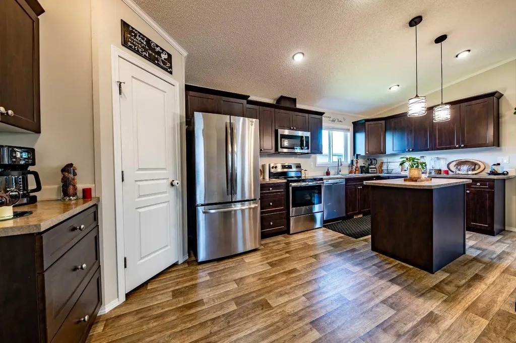 84 Avenue Grande Prairie AB T8W0M4
