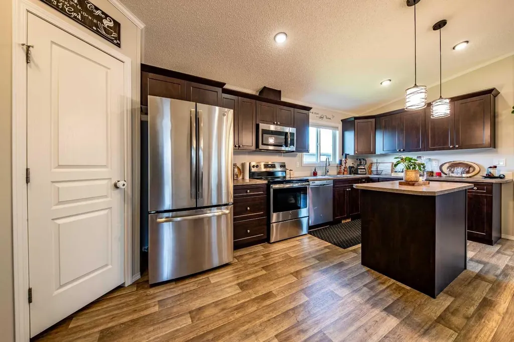 84 Avenue Grande Prairie AB T8W0M4