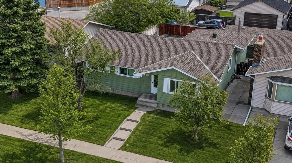 5835 28 Avenue NE Calgary AB T1Y 2E4