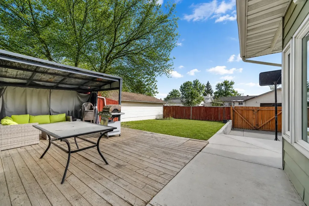 5835 28 Avenue NE Calgary AB T1Y 2E4