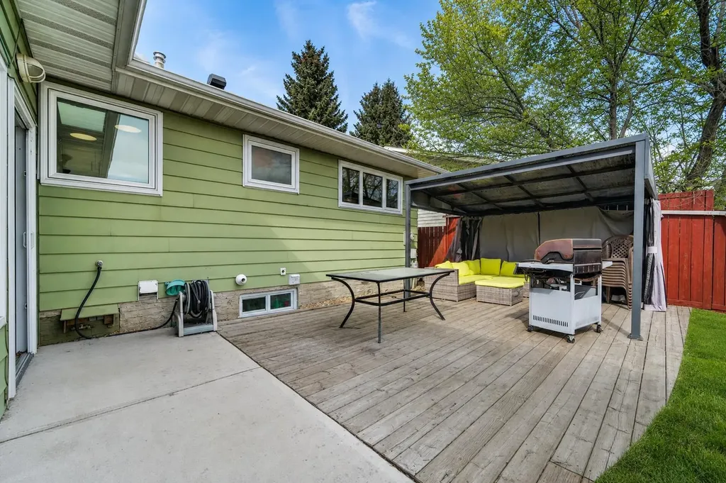 5835 28 Avenue NE Calgary AB T1Y 2E4