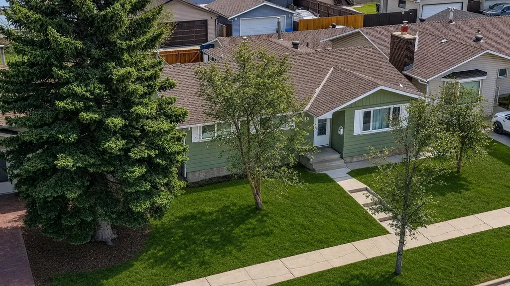 5835 28 Avenue NE Calgary AB T1Y 2E4
