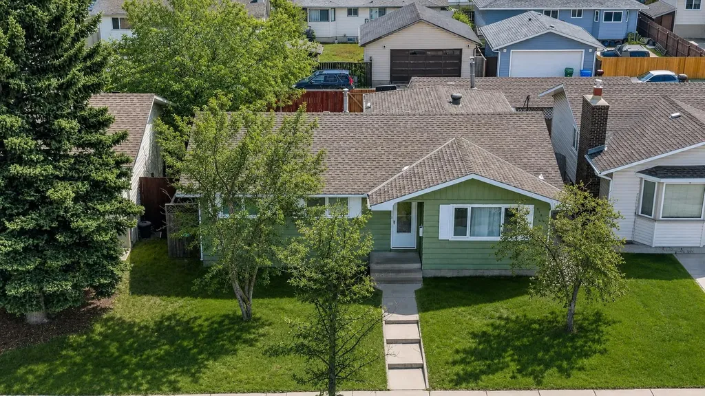 5835 28 Avenue NE Calgary AB T1Y 2E4