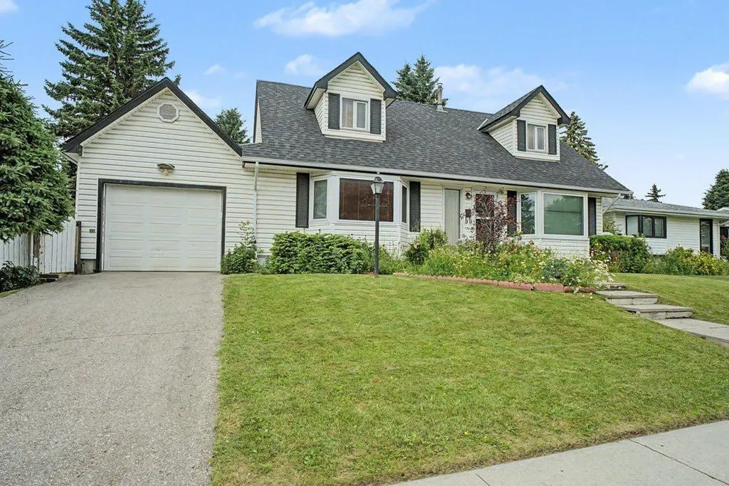 11019 Bradbury Drive SW Calgary AB T2W 1B1
