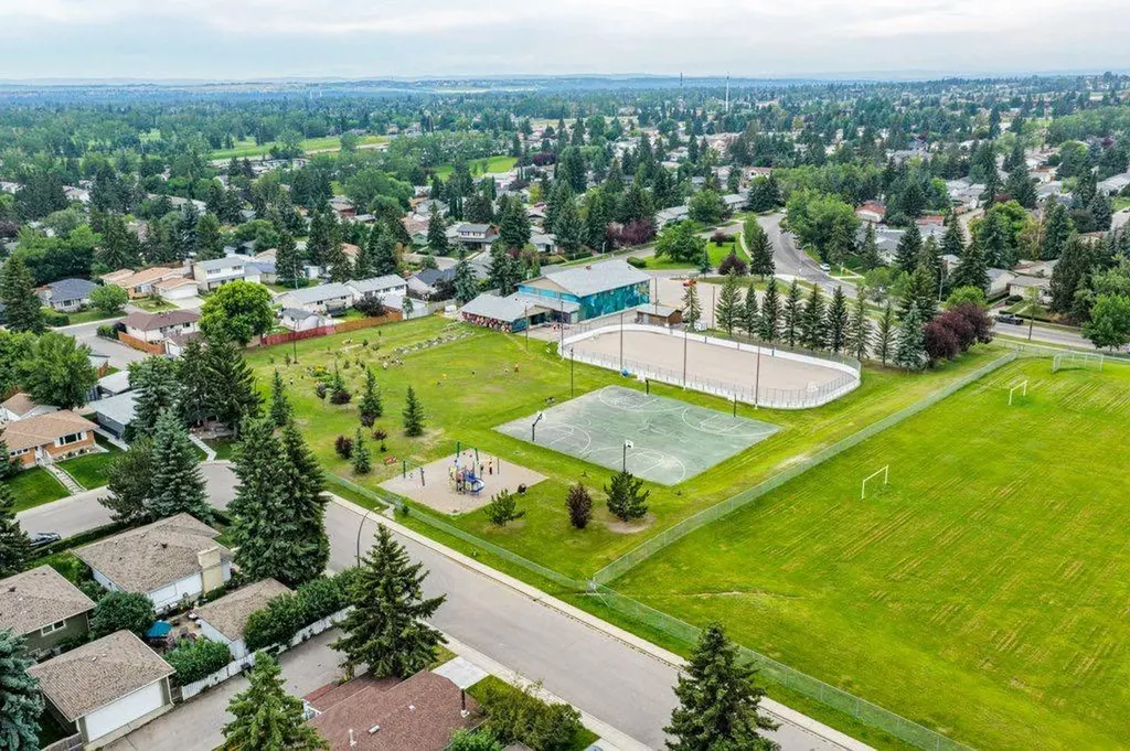11019 Bradbury Drive SW Calgary AB T2W 1B1