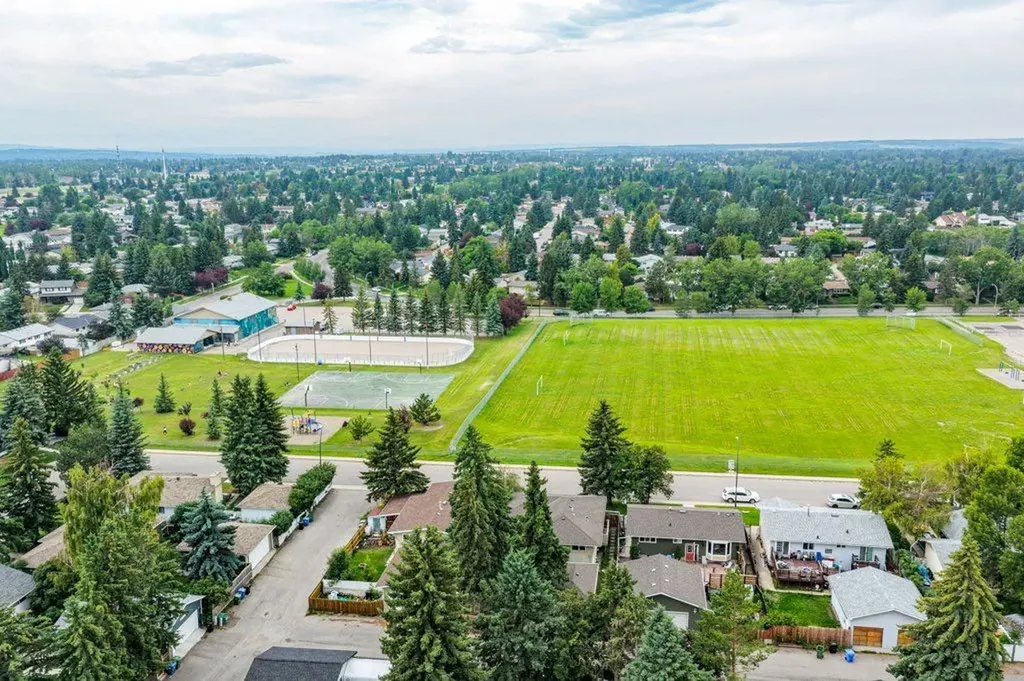 11019 Bradbury Drive SW Calgary AB T2W 1B1