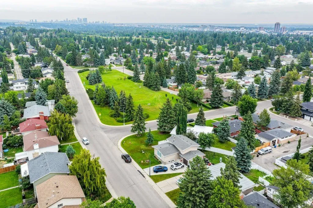 11019 Bradbury Drive SW Calgary AB T2W 1B1