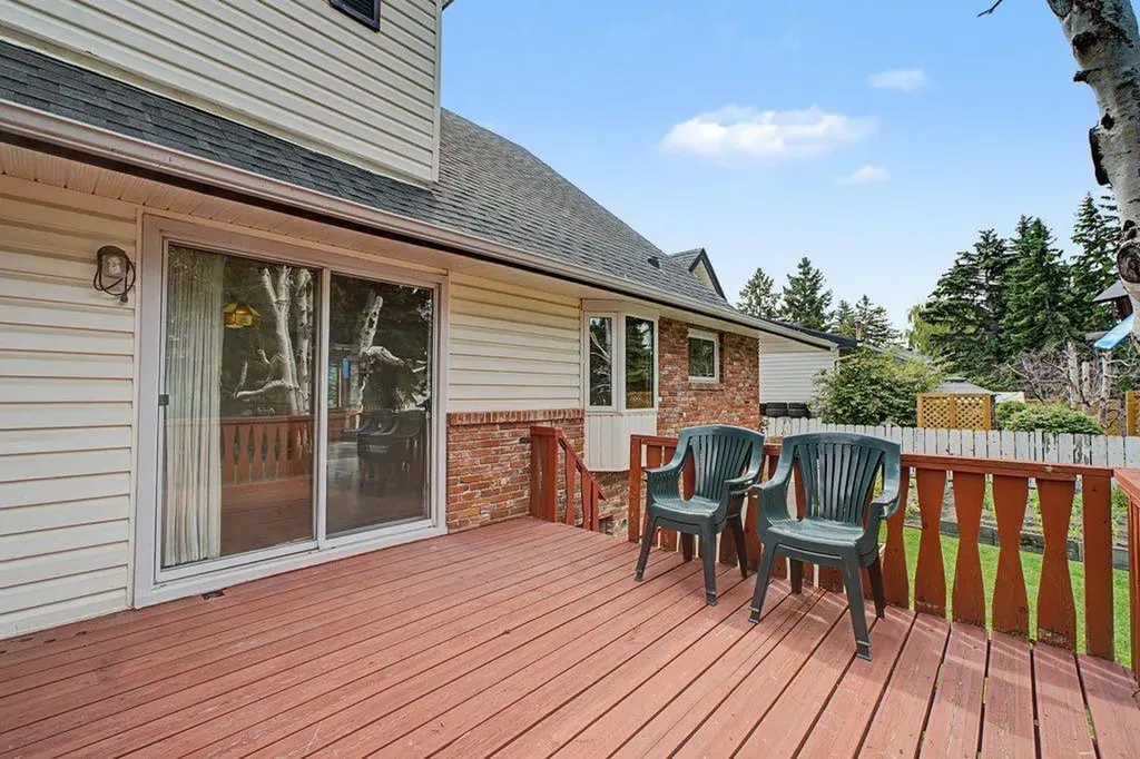 11019 Bradbury Drive SW Calgary AB T2W 1B1